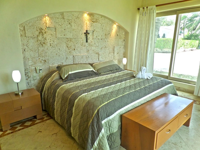 4 Bedrooms Villa