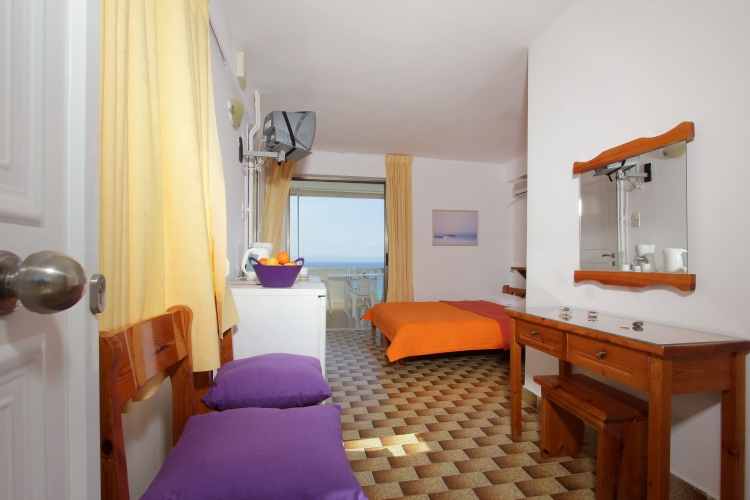 Standard Twin room with sea view
