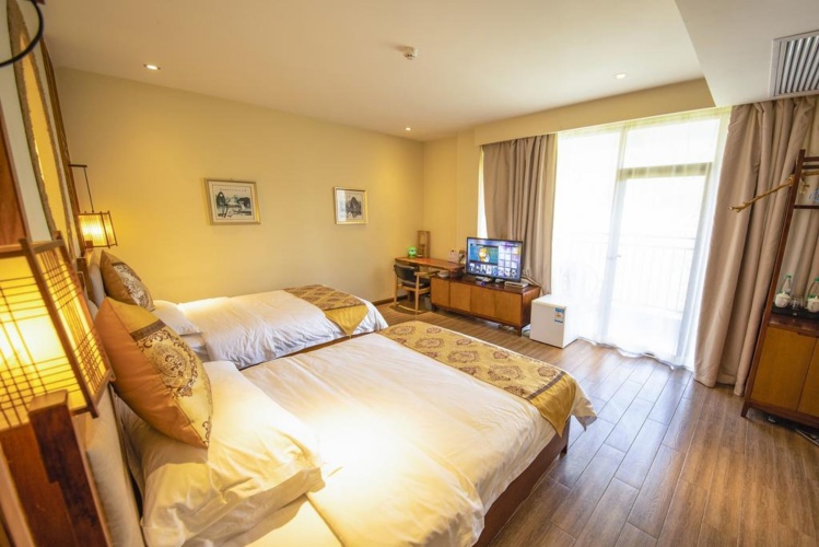 Standard Twin room with mountain view