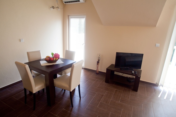 2 Bedrooms Apartment with balcony and with sea view