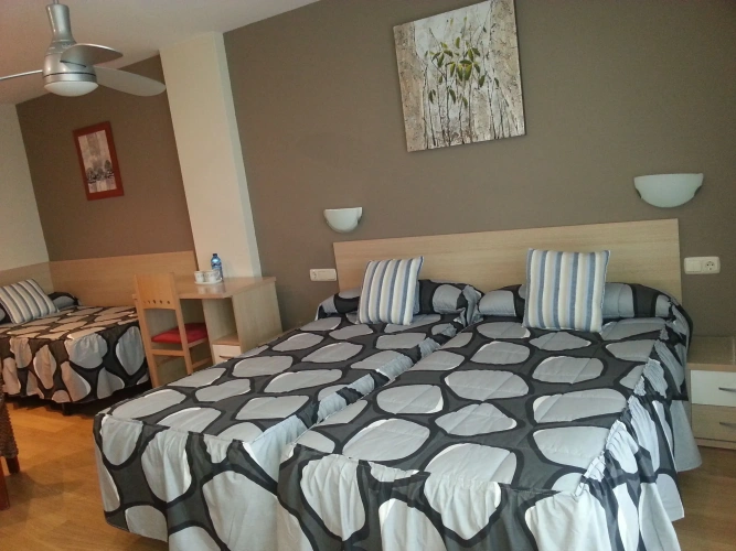 Standard Triple room