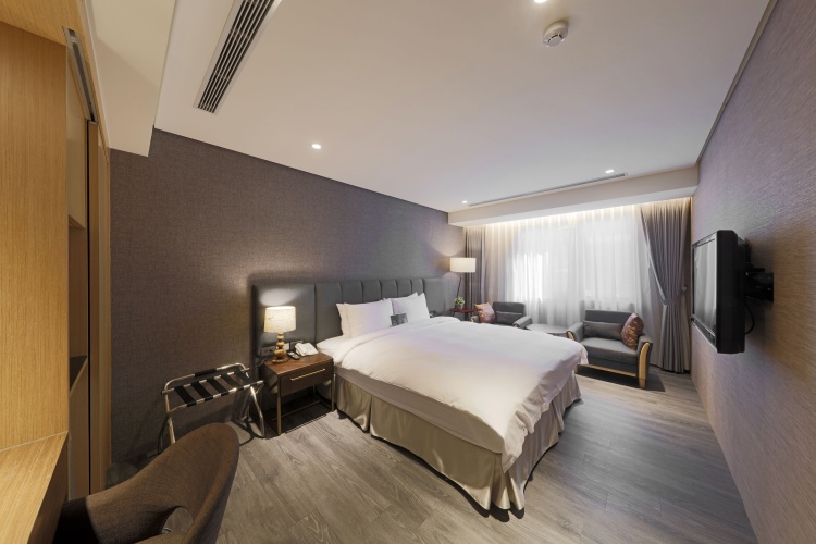 Deluxe Double room with city view