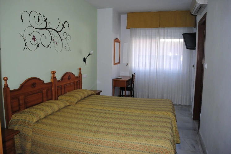 Standard Triple room