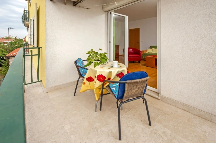 2 Bedrooms Apartment