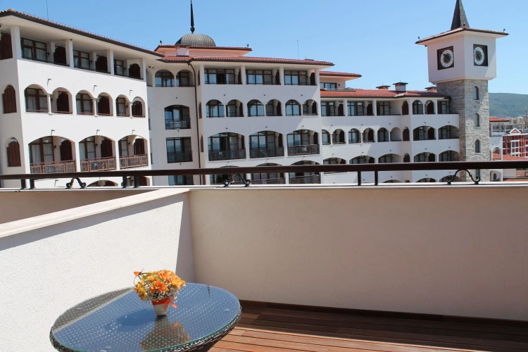 1 Bedroom Suite with balcony and with park view