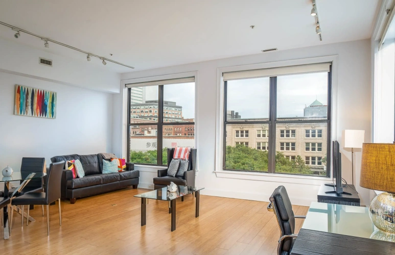 2 Bedrooms Apartment