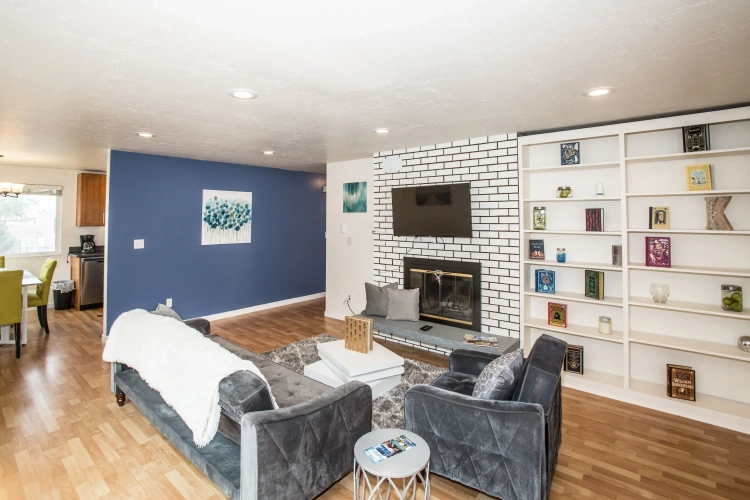 2 Bedrooms Apartment