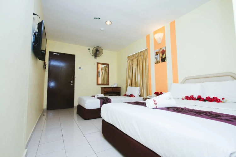 1 Bedroom Standard Triple Family room