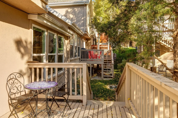 4 Bedrooms Cottage with balcony
