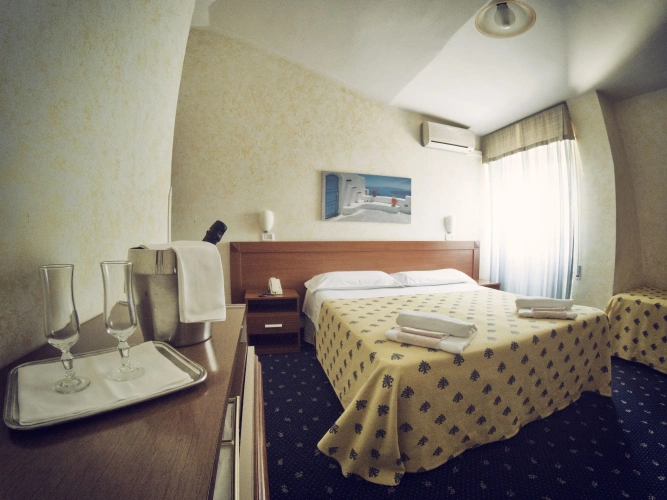 Standard Triple room