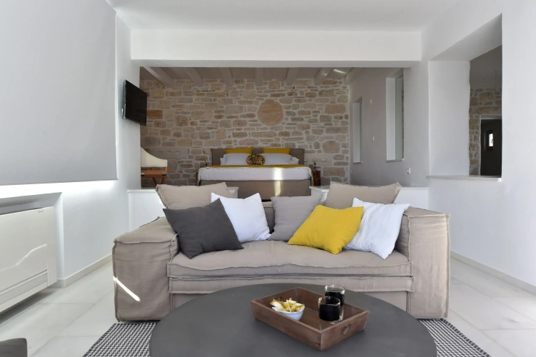 5 Bedrooms Villa