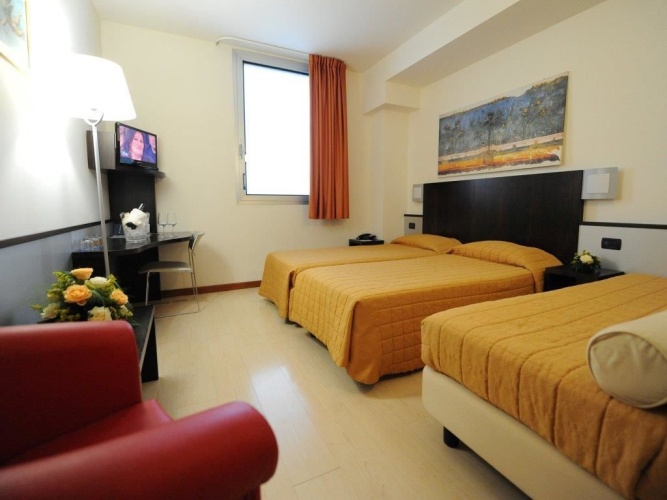 Standard Triple room