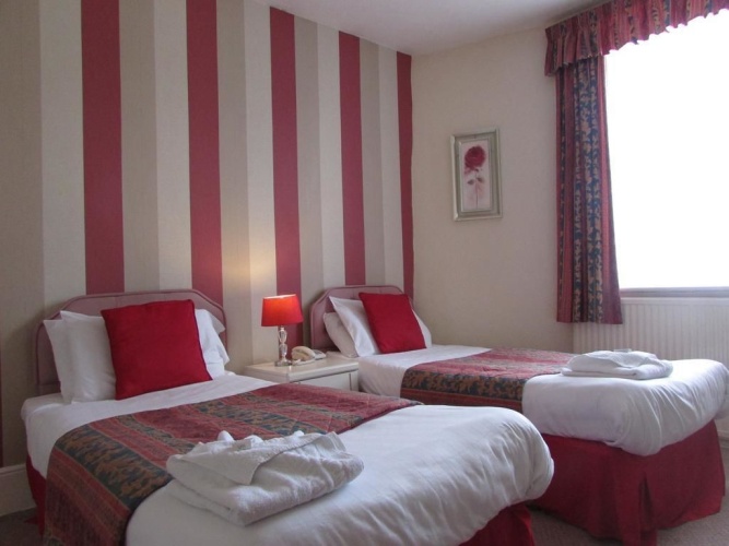 Standard Triple room
