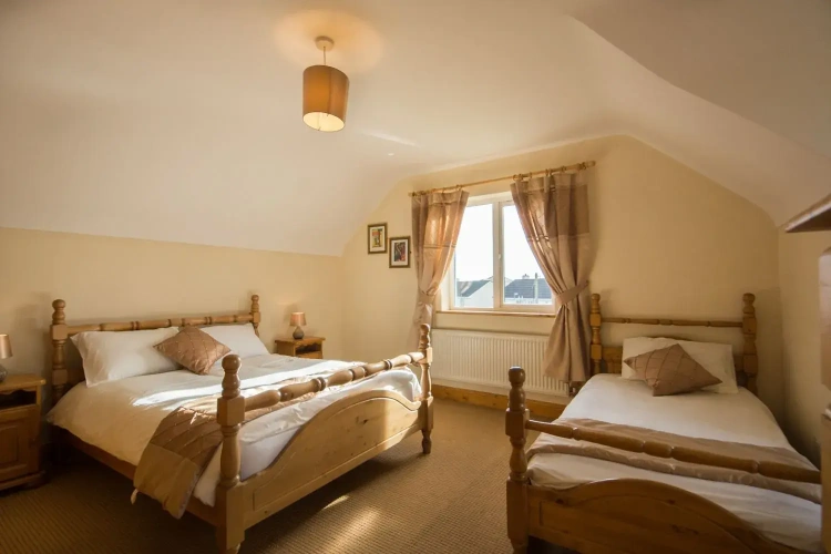 4 Bedrooms Superior Cottage