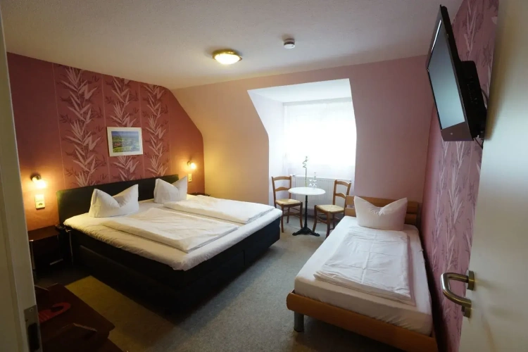Standard Triple room