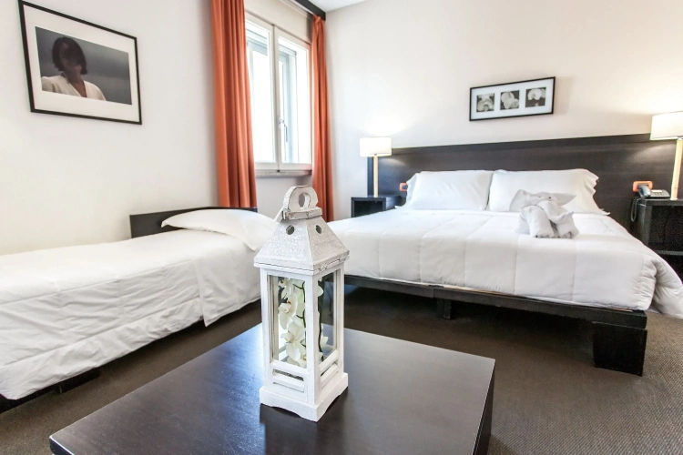 Standard Triple room