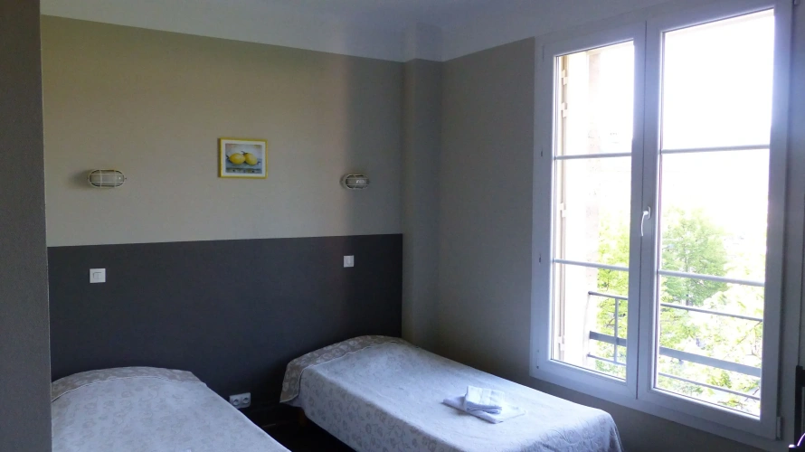 Standard Triple room