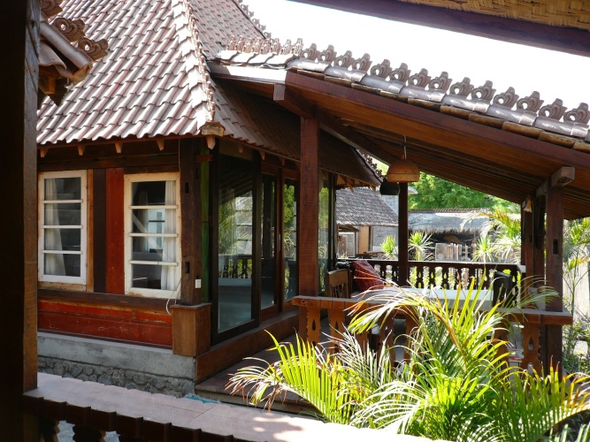 Bungalow with garden view