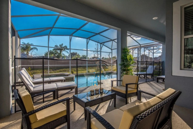 6 Bedrooms Villa