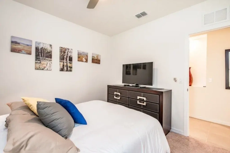 4 Bedrooms Villa