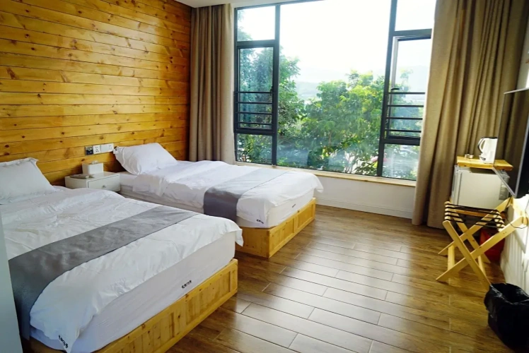 1 Bedroom Standard Twin room with land view
