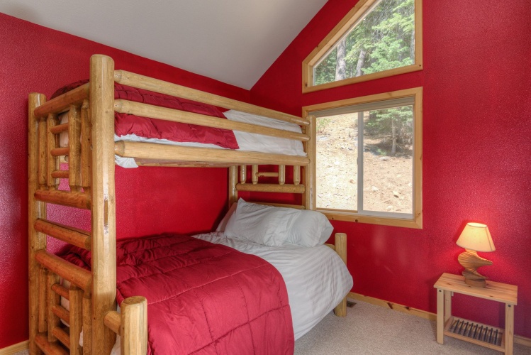 3 Bedrooms Cottage with balcony