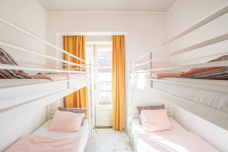 Bed in Dorm with balcony