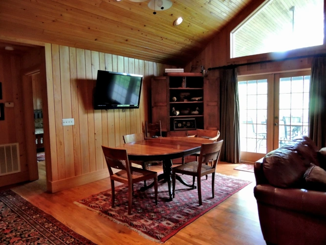3 Bedrooms Cottage with balcony