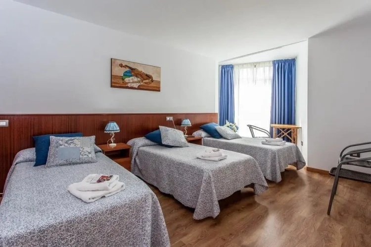 Standard Triple room