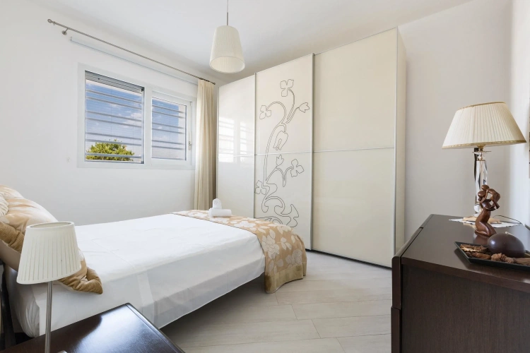 5 Bedrooms Luxury Villa