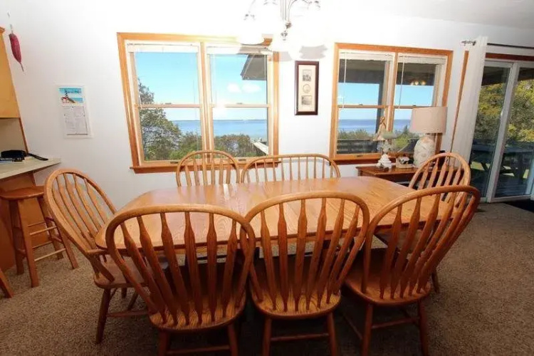 4 Queens and a Joker - 4 Br home by RedAwning