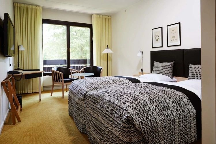 Standard Double room with partial sea view