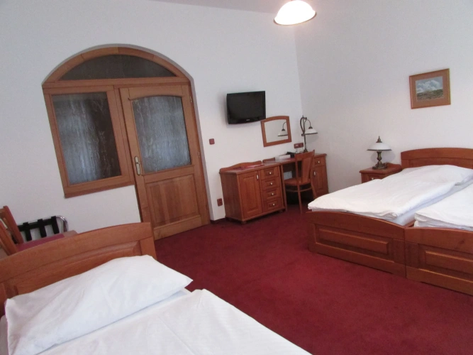 Standard Triple room