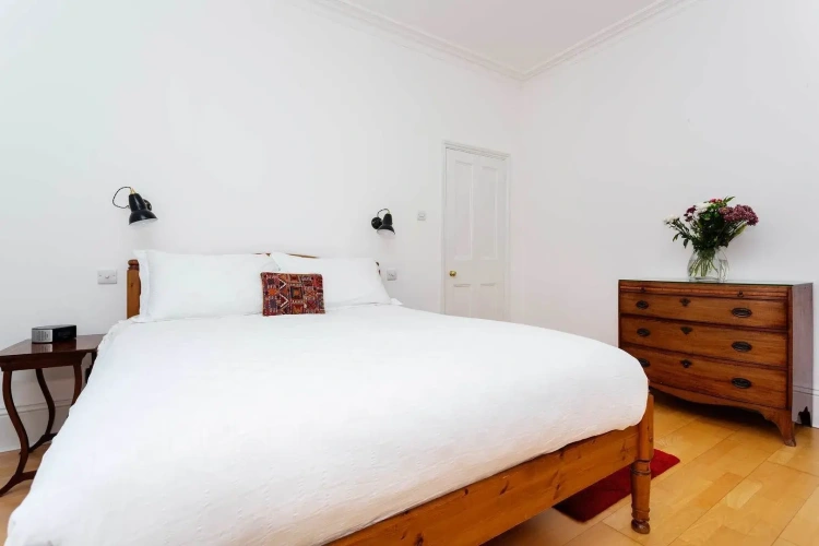 4 Bedrooms Cottage