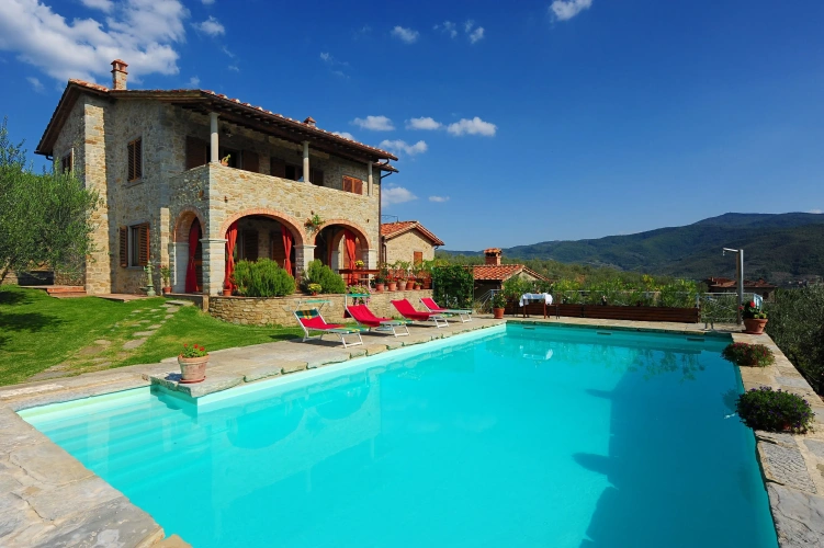 4 Bedrooms Villa