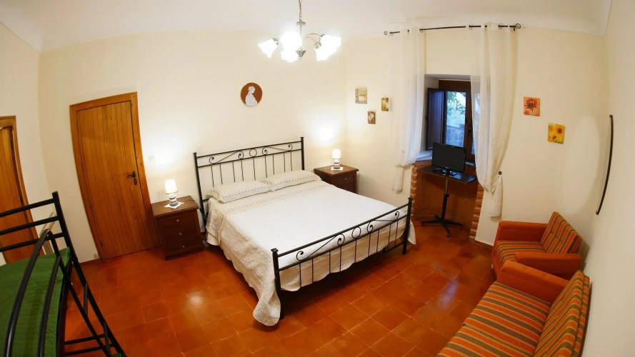 2 Bedrooms Single Apartment