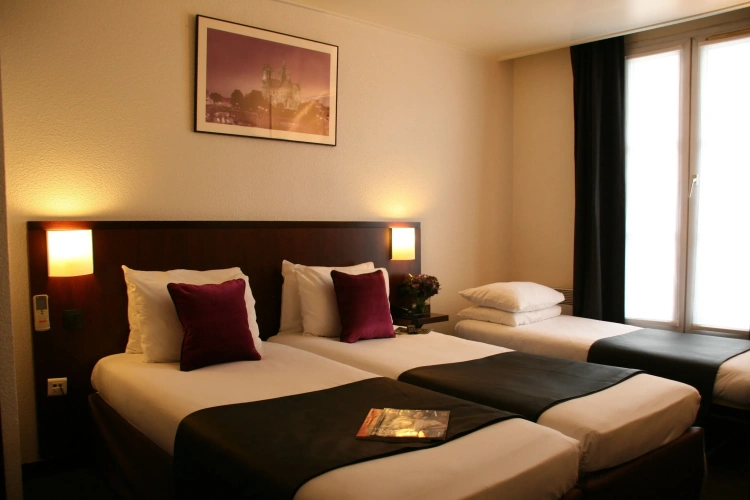 Standard Triple room