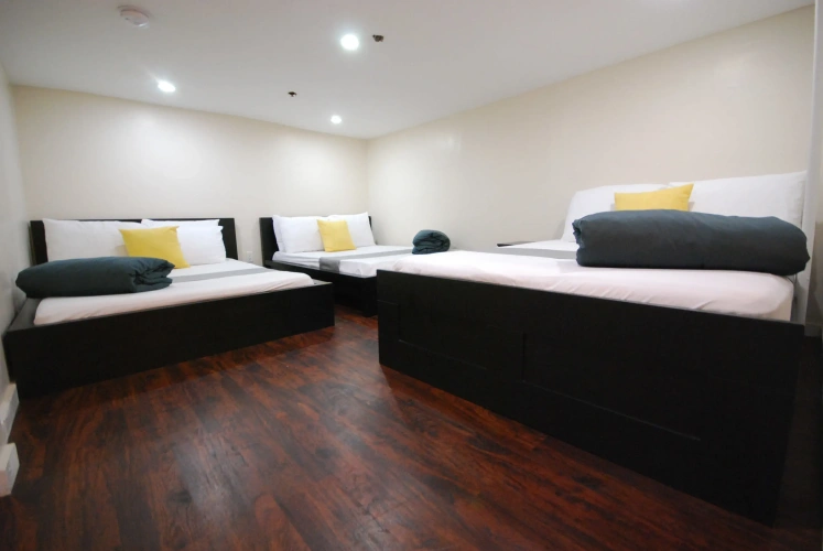Standard Sextuple Duplex room