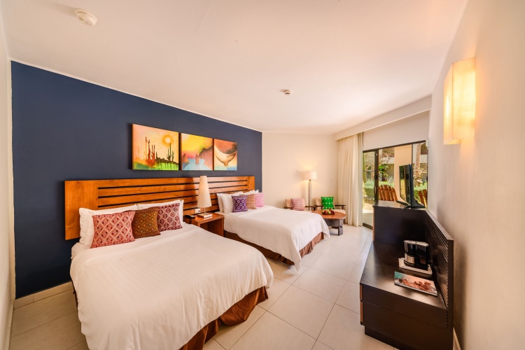 Standard Triple room with view