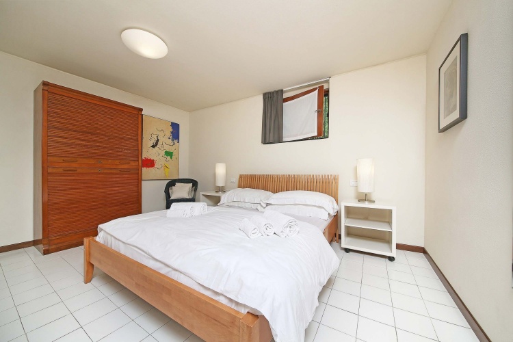 6 Bedrooms Villa