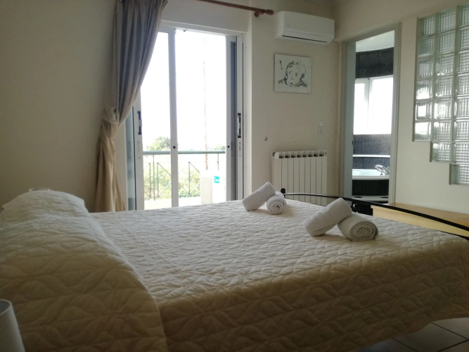 4 Bedrooms Villa