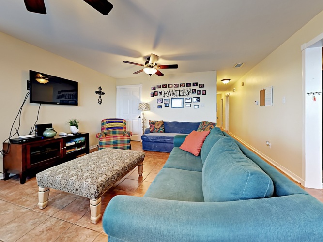 3 Bedrooms Cottage with balcony