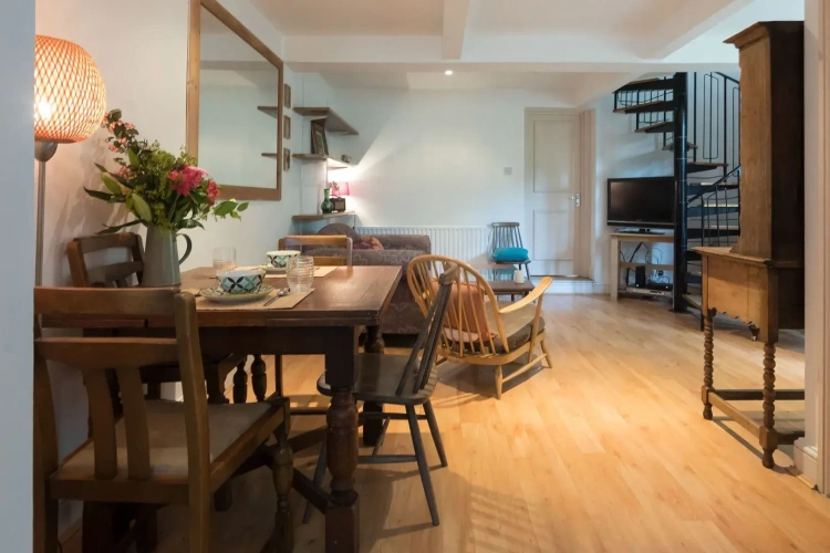 3 Bedrooms Apartment