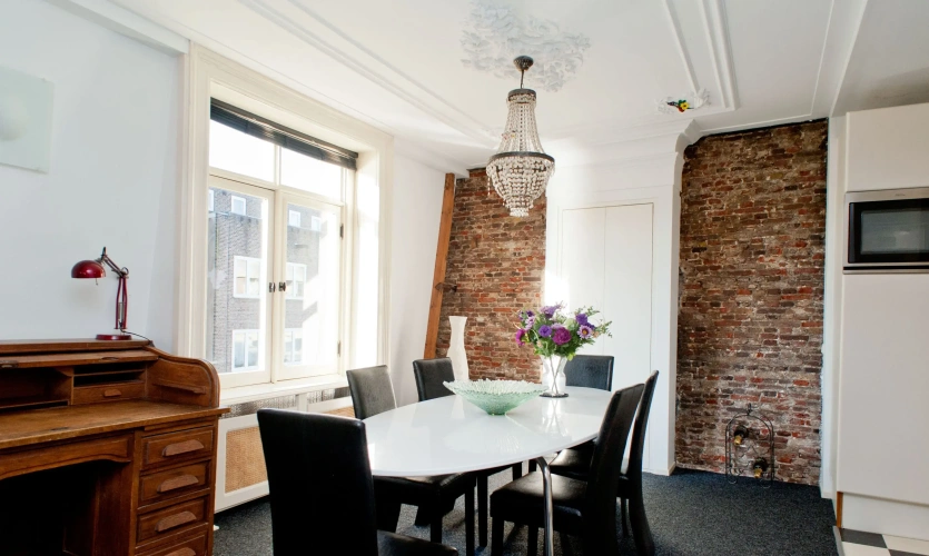 1 Bedroom Apartment with balcony and with canal view