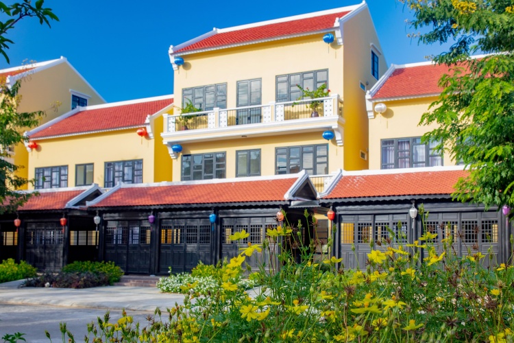 6 Bedrooms Villa