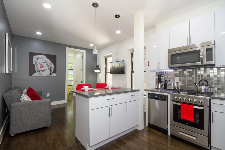 3 Bedrooms Apartment