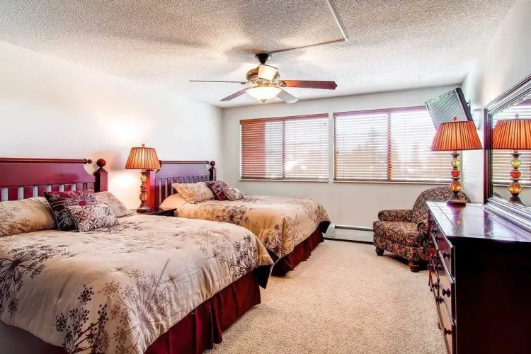 6 Bedrooms Bed in Dorm