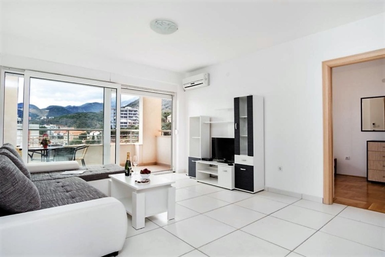 2 Bedrooms Apartment