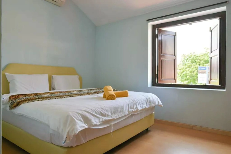 Standard Double room with city view