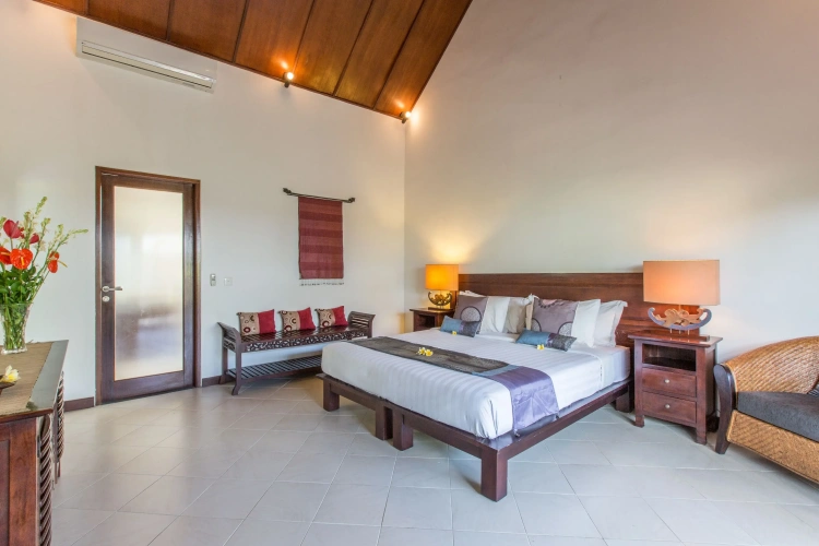 2 Bedrooms Villa